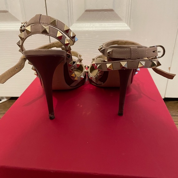 Valentino Rockstud Burgundy Heels - Picture 4 of 6